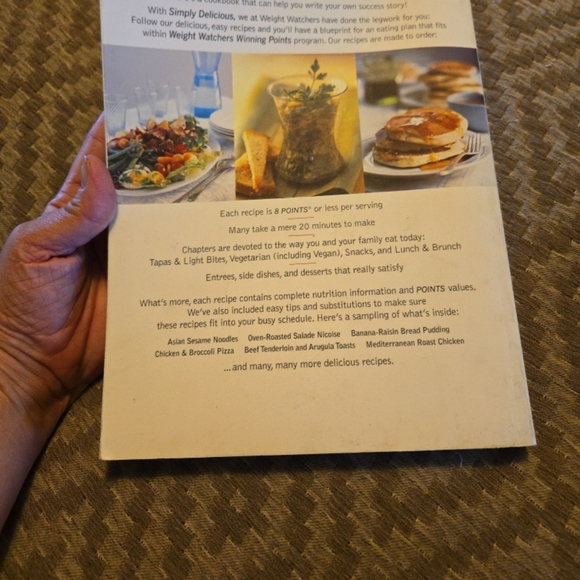 Weight Watchers Simply Delicious 8pts or less cookbook - Picture 2 of 5